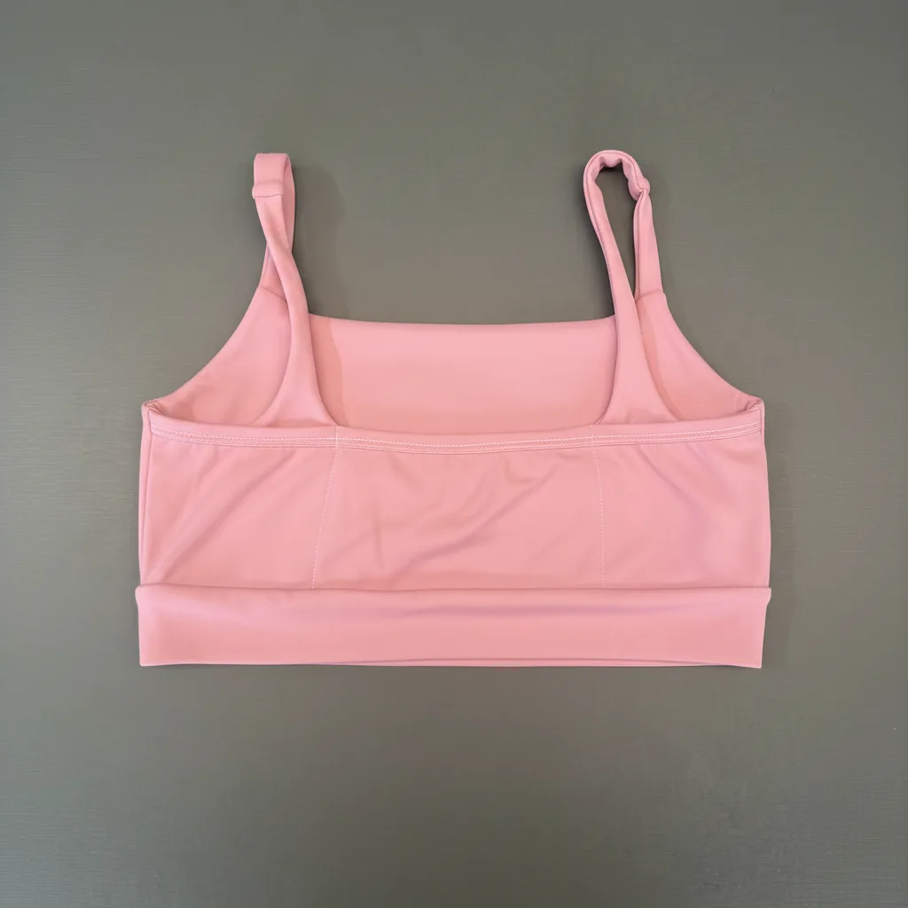 Top Essencial com Bolso Rosa Boost — peça de costas